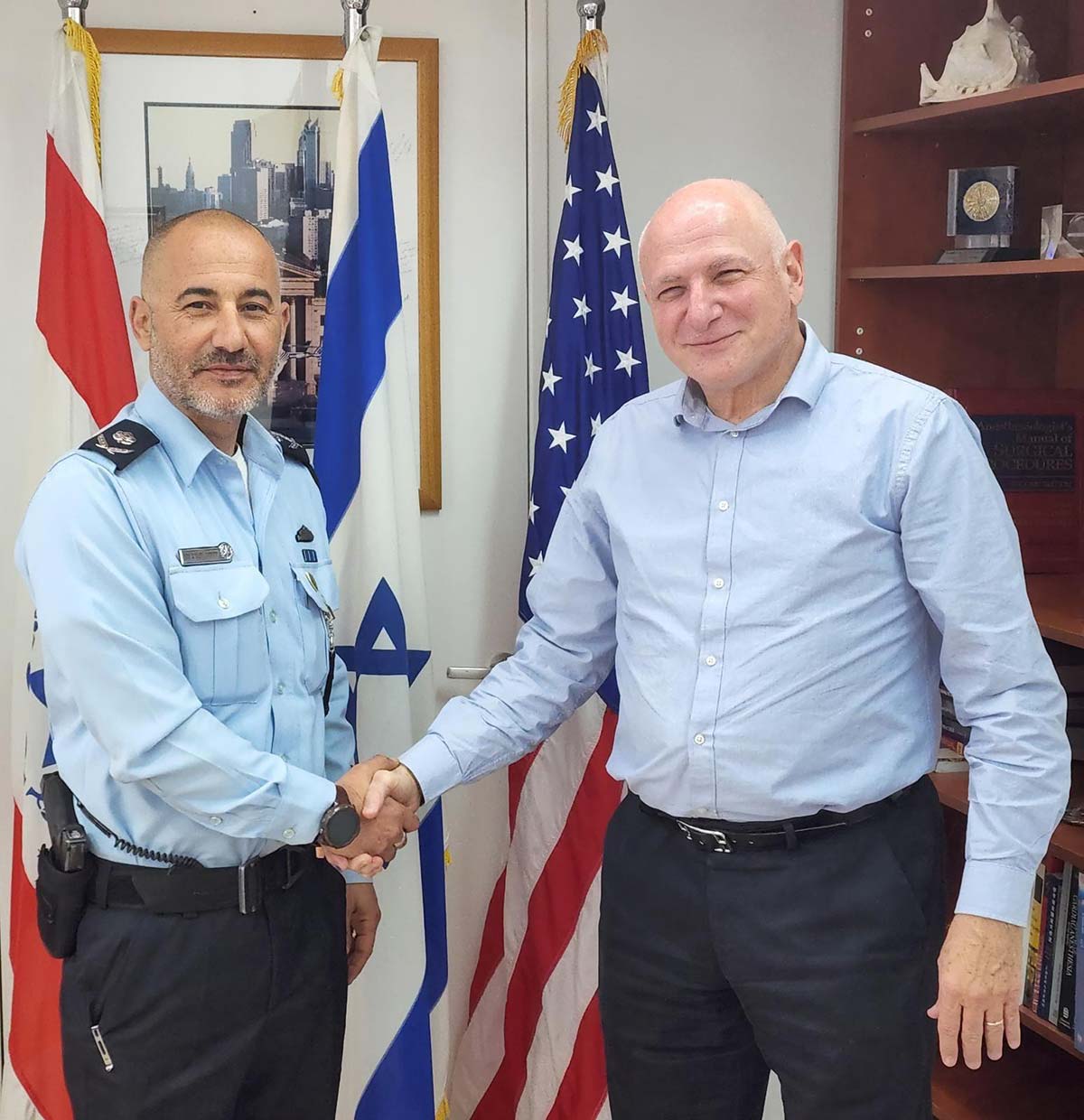מנכ״ל הדסה, פרופ׳ יורם וייס, עם מפקד מחוז ירושלים, ניצב דורון תורג׳מן. צילום: הדסה