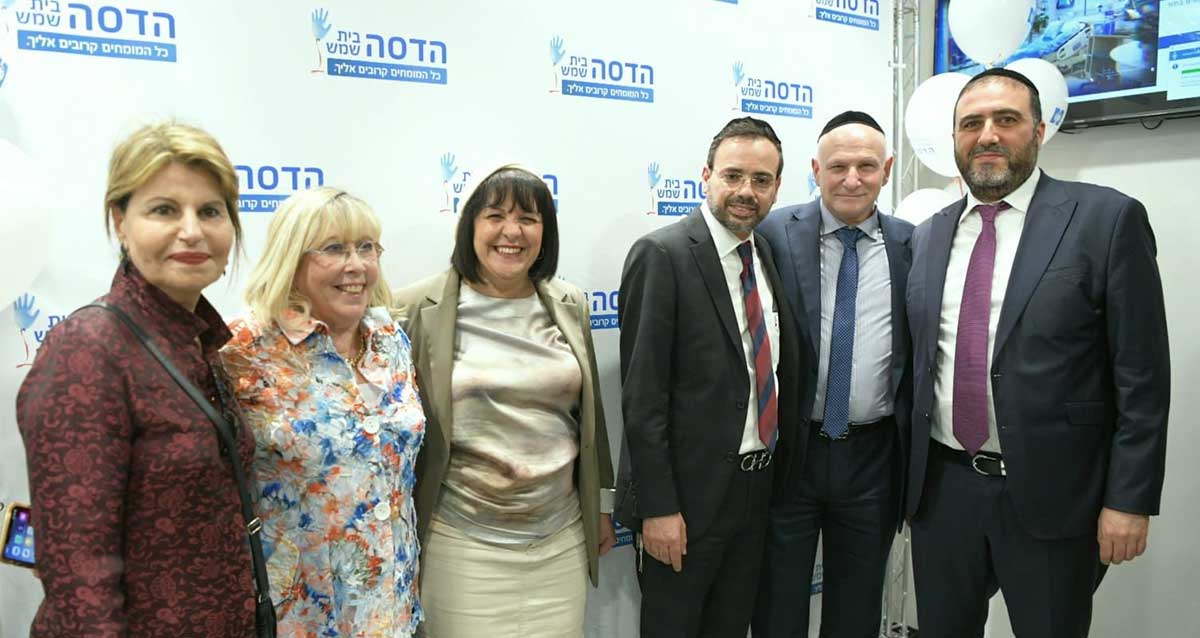 שר הבריאות ח״כ משה ארבל (מימין), מנכ״ל הדסה פרופ׳ יורם וייס, יו״ר וועדת הבריאות בכנסת ח״כ אוריאל בוסו, ראשת העיר בית שמש ד״ר עליזה בלוך, נשיאת ארגון נשות הדסה העולמי רודה סמולו ויו״ר דירקטוריון הדסה דליה איציק. צילום: אבי חיון