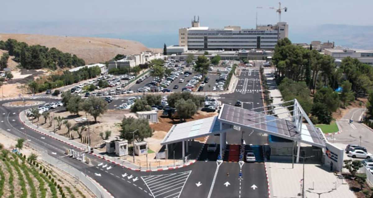 בית החולים בצפת והשער החדש. צילום: זיו
